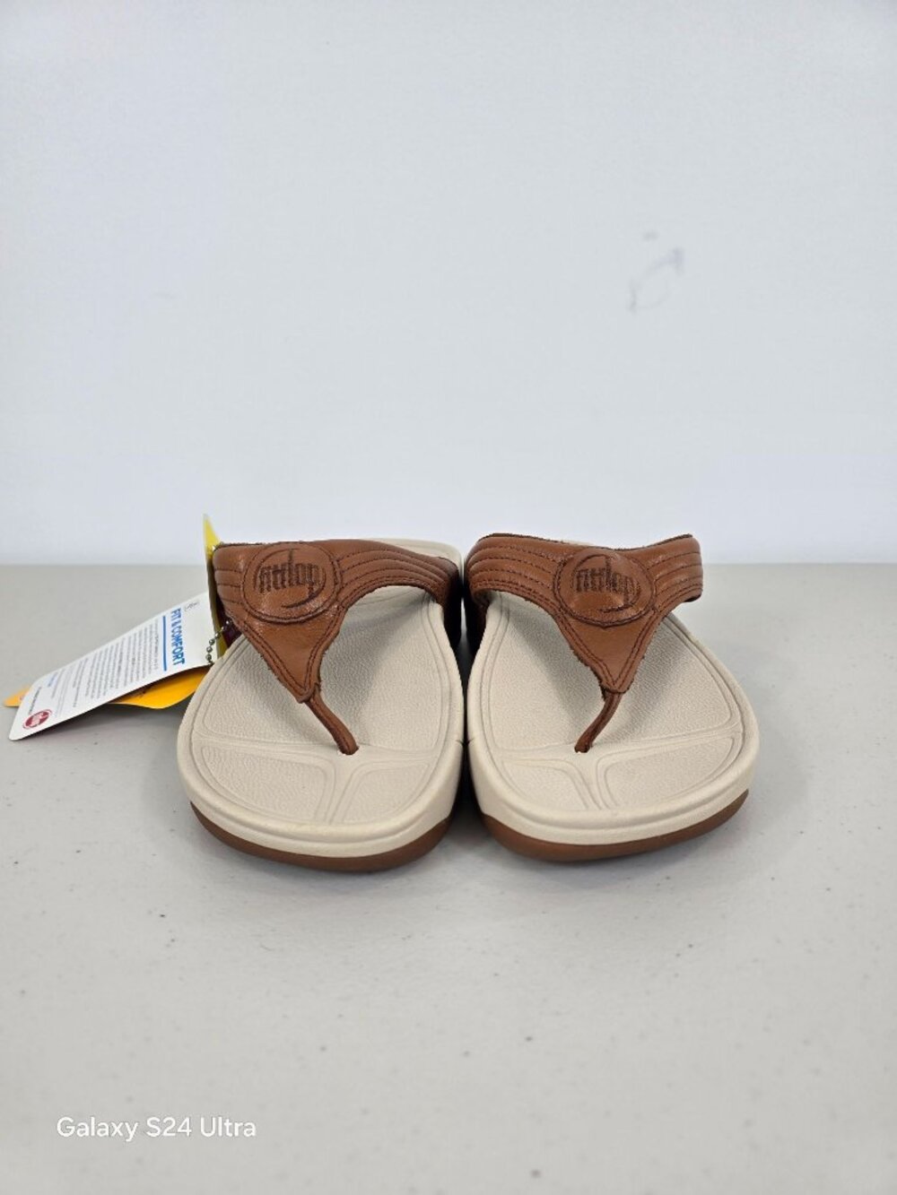 Fit Flop Walk star leather toe post sandals in a cream color women's size 5